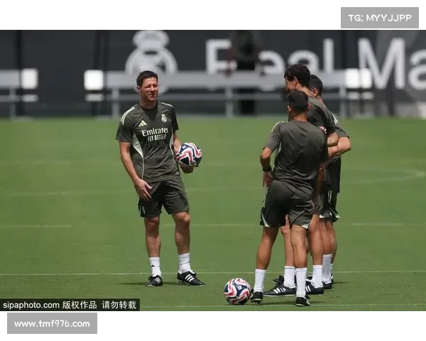 阿森纳新加坡拉练训练图集：新援亮相，萨卡领衔备战米兰！
